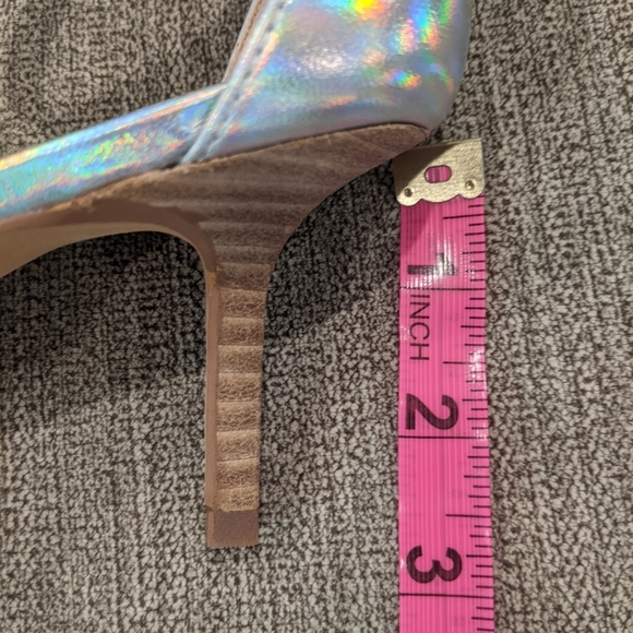 NWOB Vince Camuto Sariss Silver Iridescent Holographic Square Toe Sandals Size 7 - Picture 8 of 8